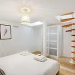 Modern apt-1BR-4P-Atelier des lumières museum